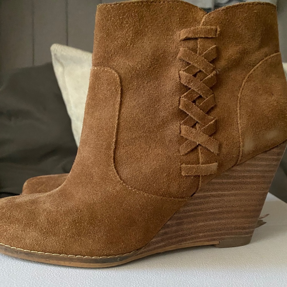 Jessica Simpson brown split suede booties